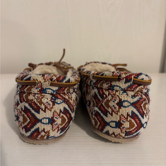 Minnetonka Women's Cally moccasin slippers worn once 7M - Picture 6 of 6